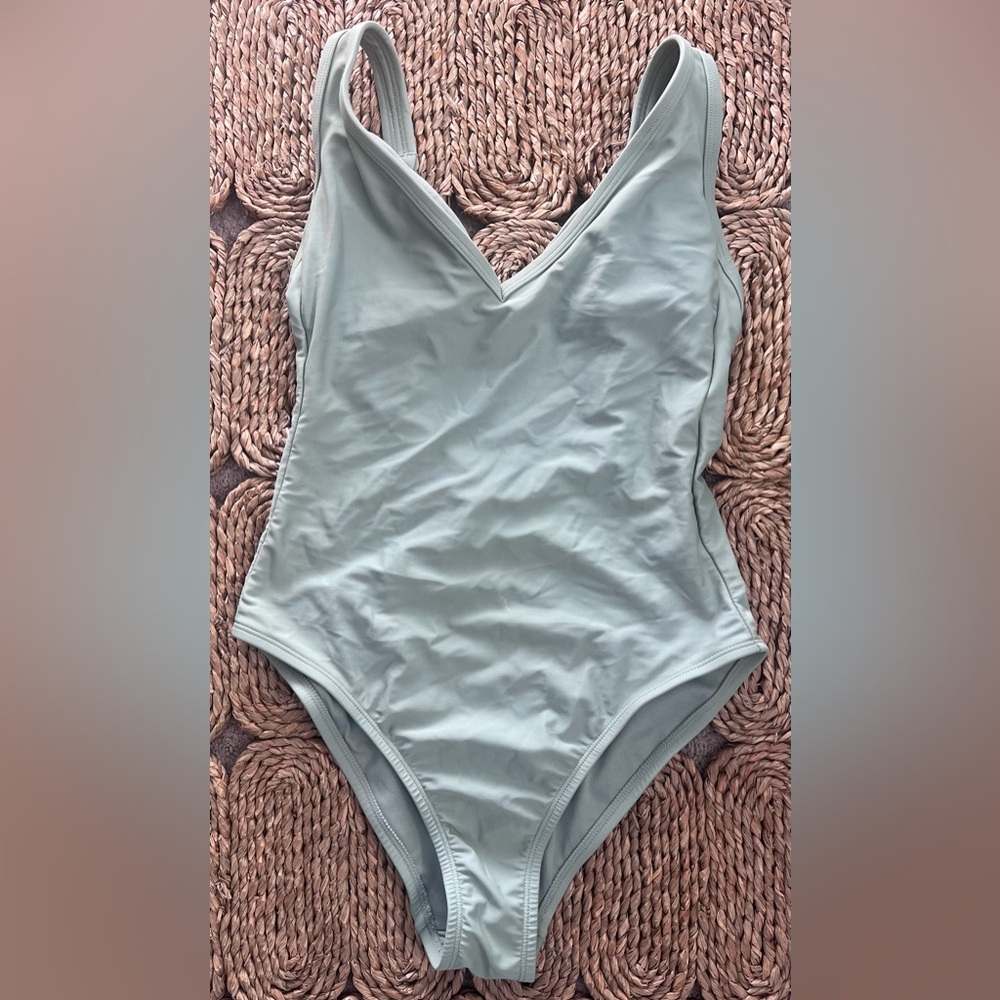 Kona Sol | Women’s Deep V One Piece | Green | Size Medium 8/10